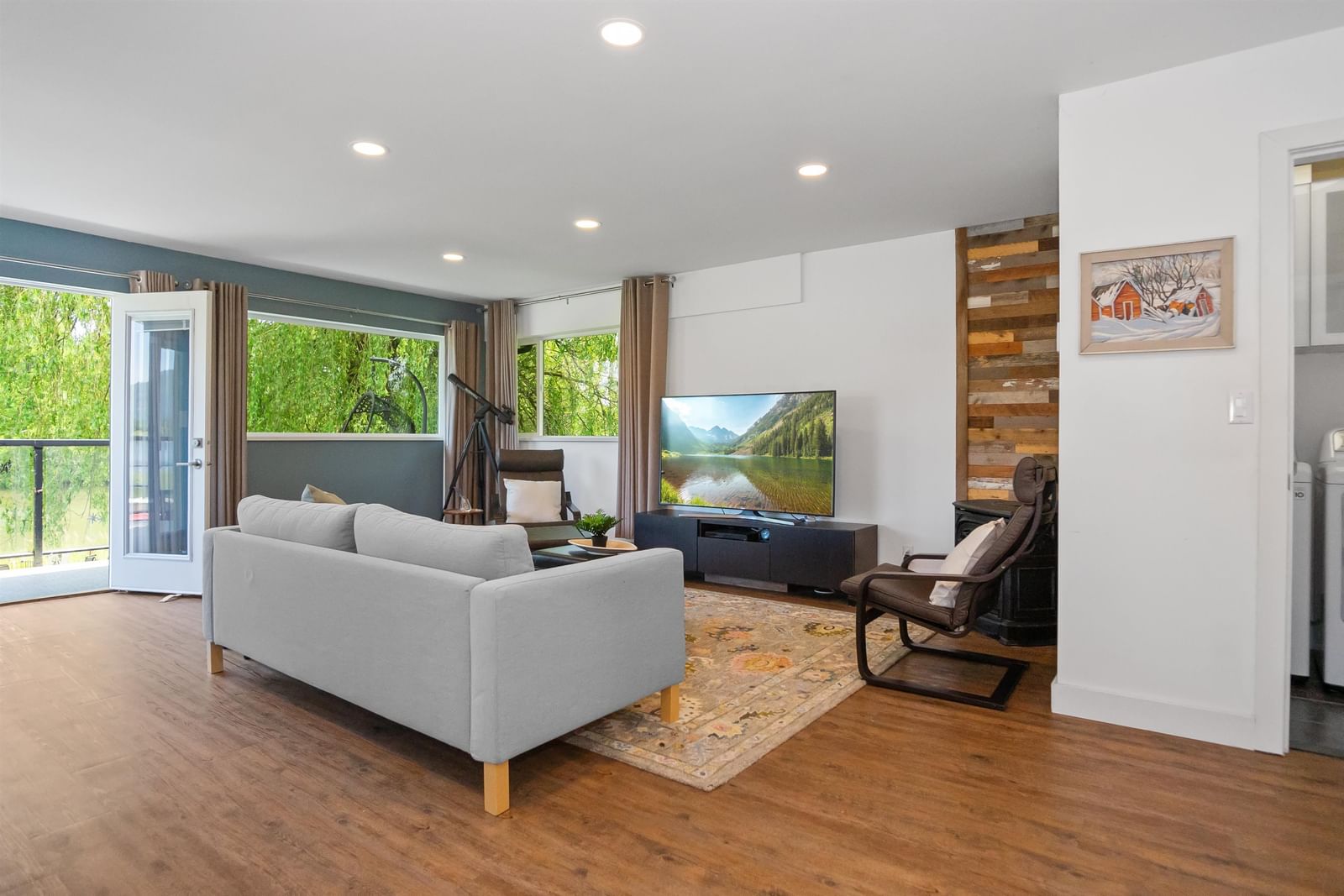Listing Image 11