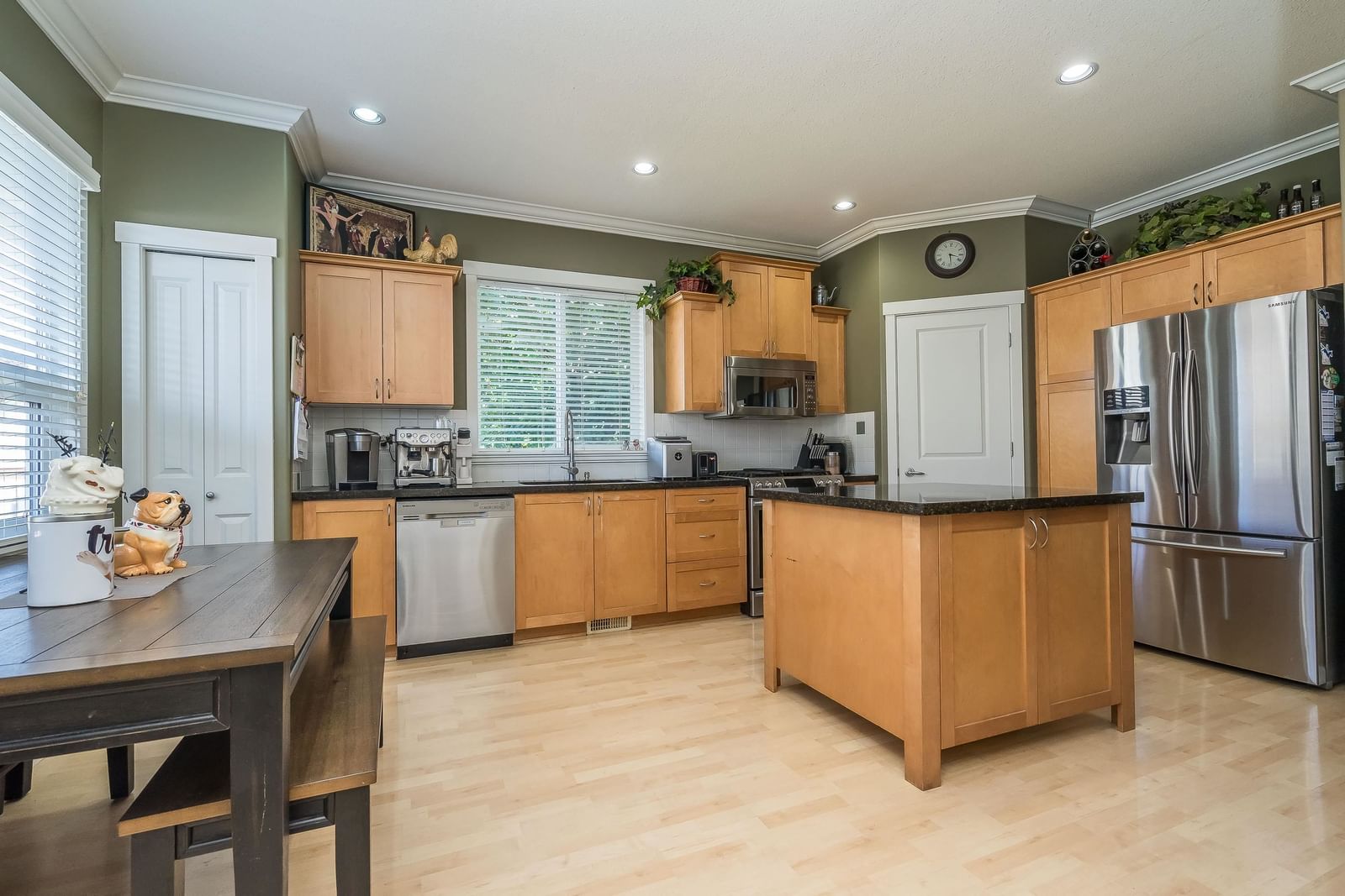 Listing Image 11