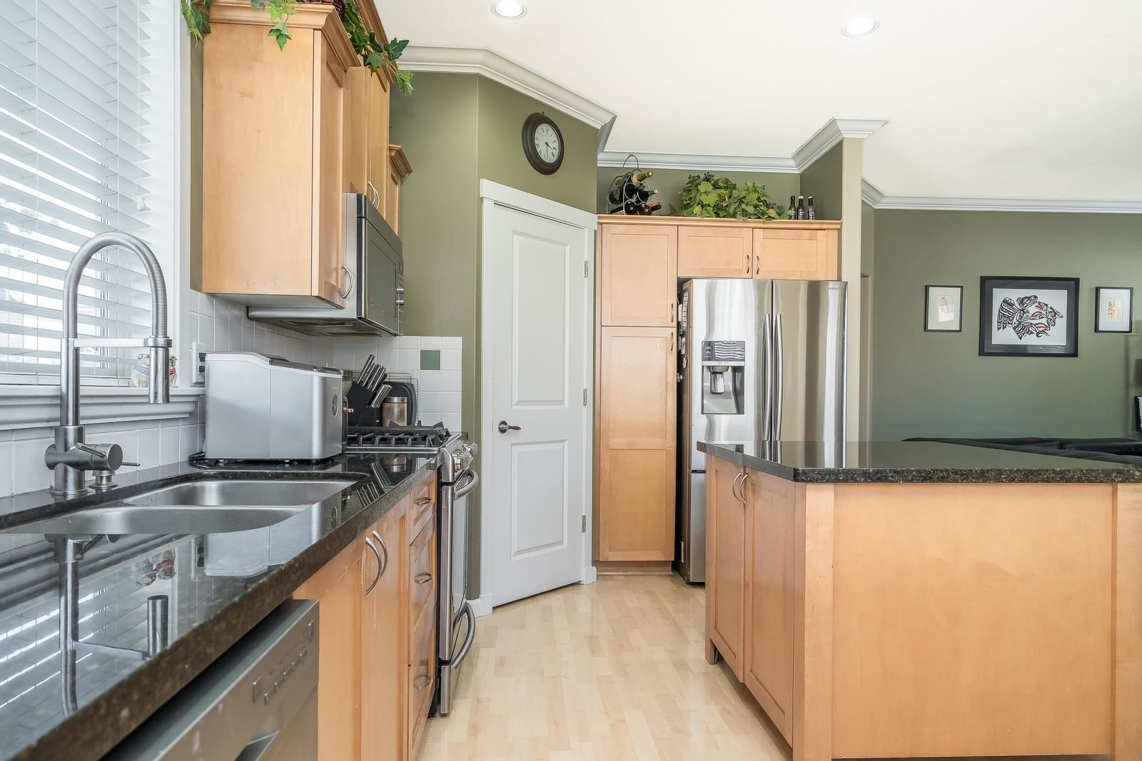 Listing Image 12