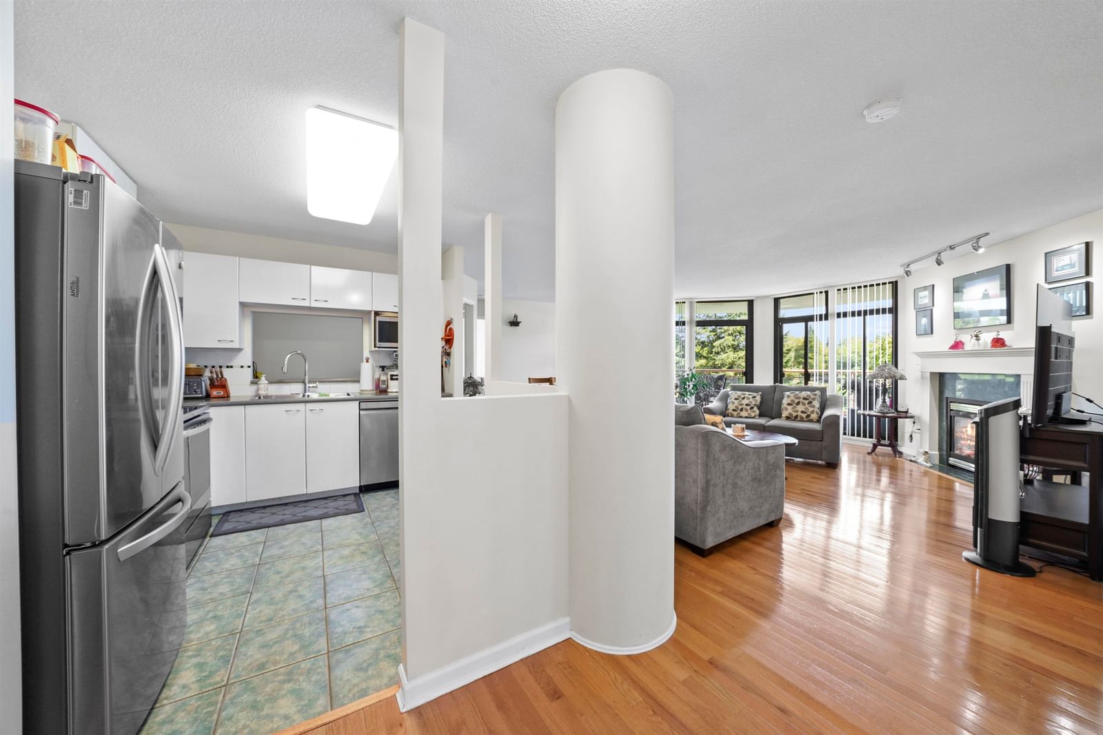 Listing Image 8