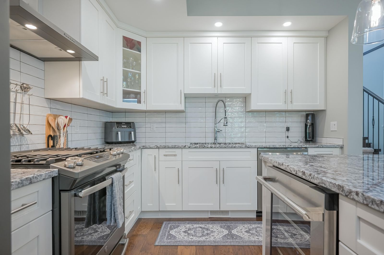 Listing Image 10