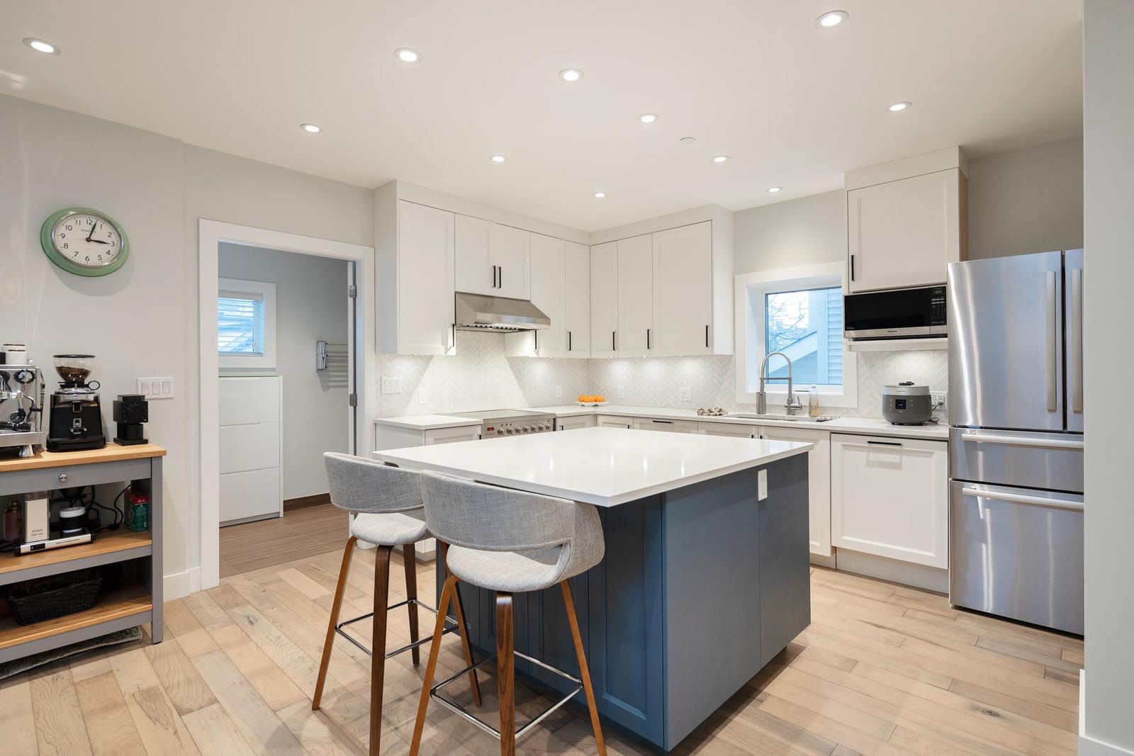 Listing Image 11