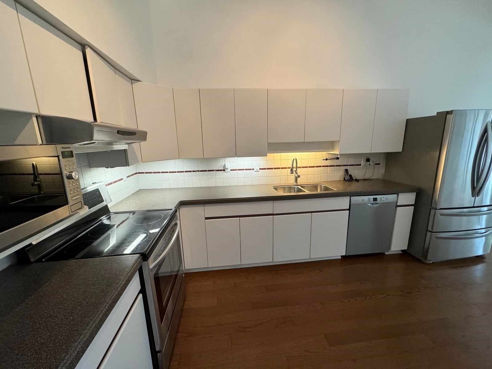 Listing Image 8