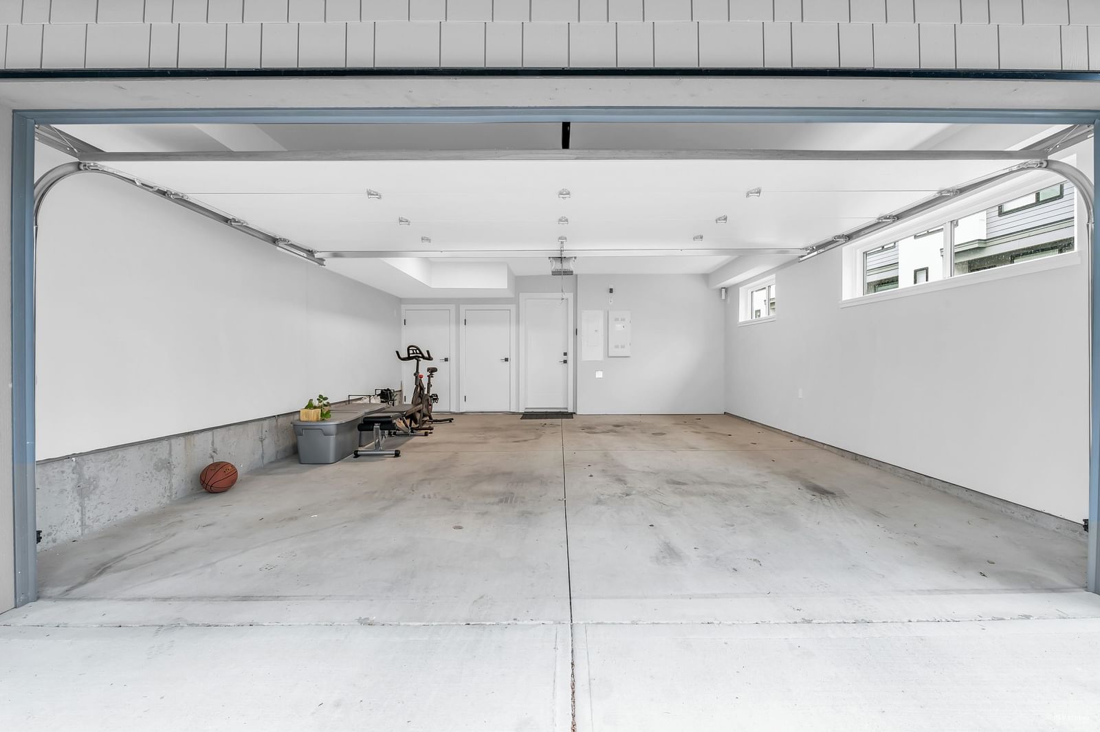 Listing Image 27