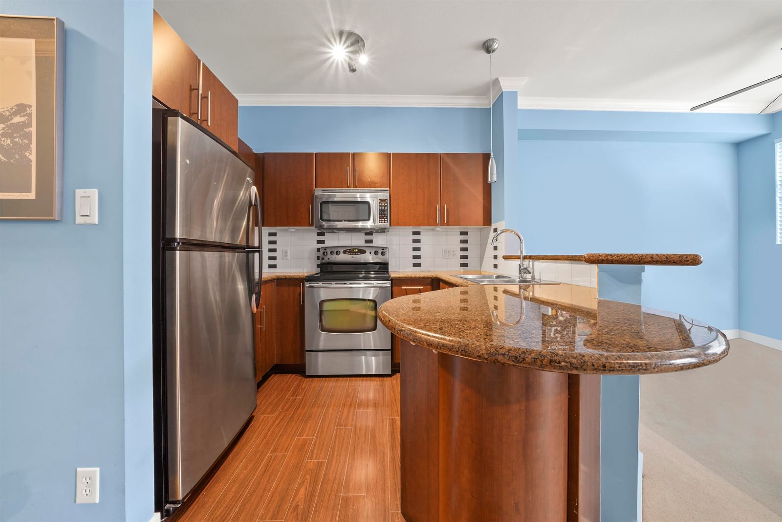 Listing Image 5