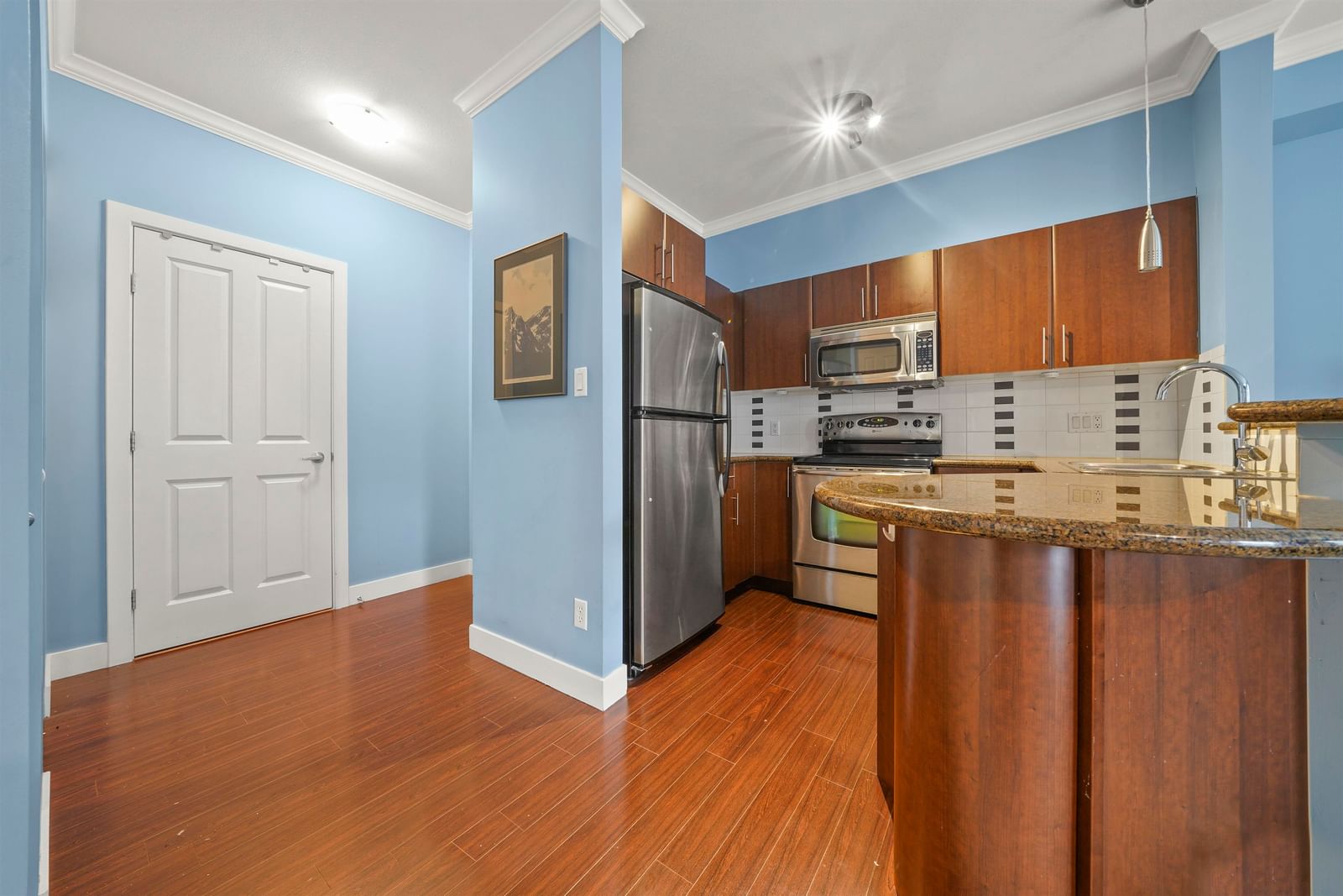 Listing Image 6