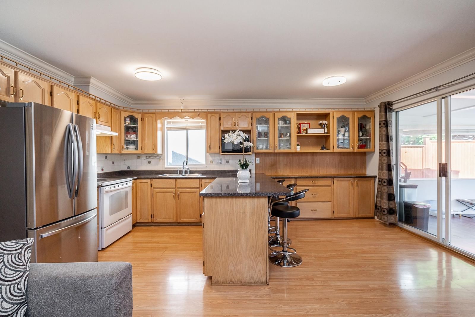 Listing Image 4