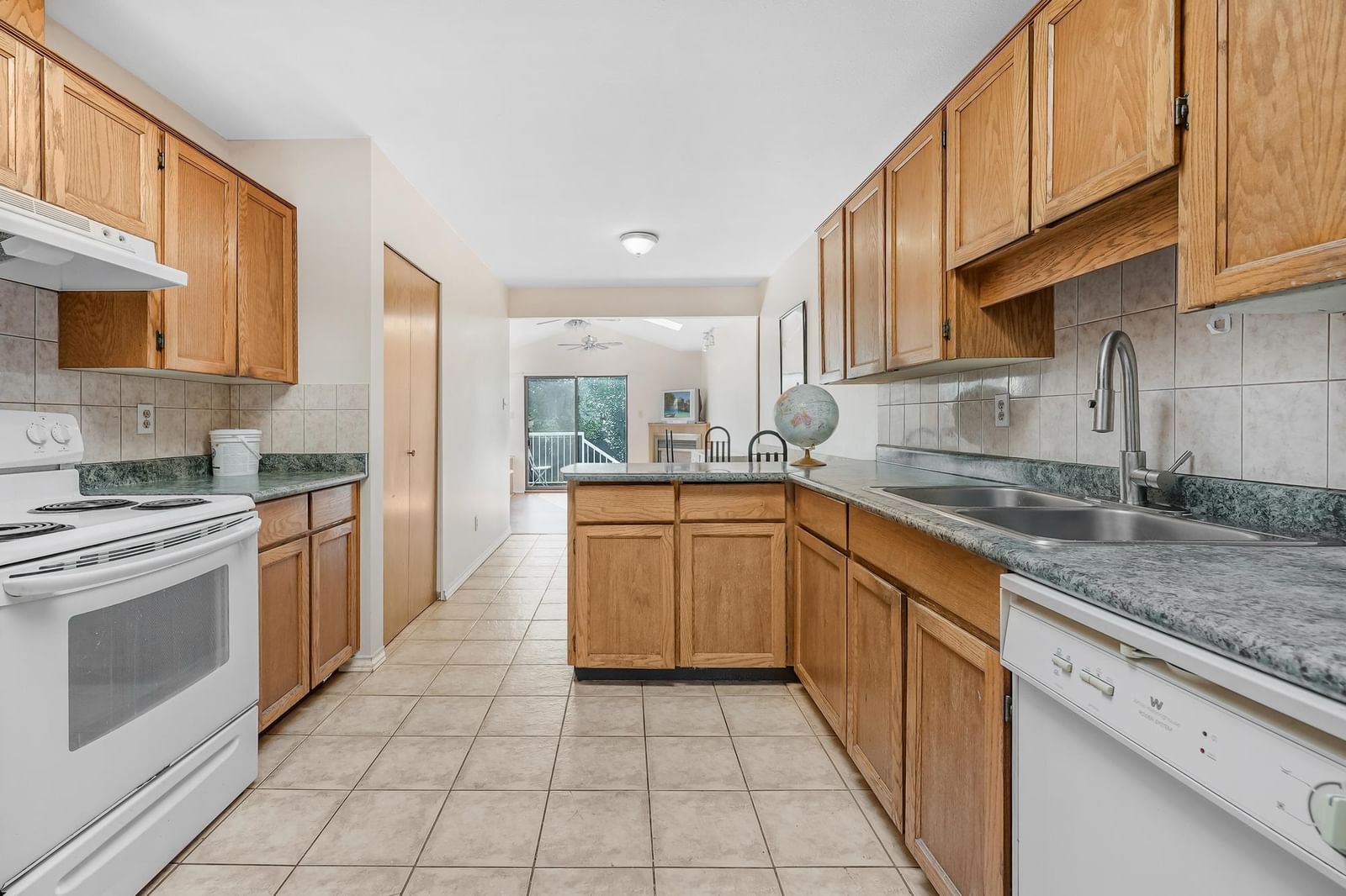Listing Image 16