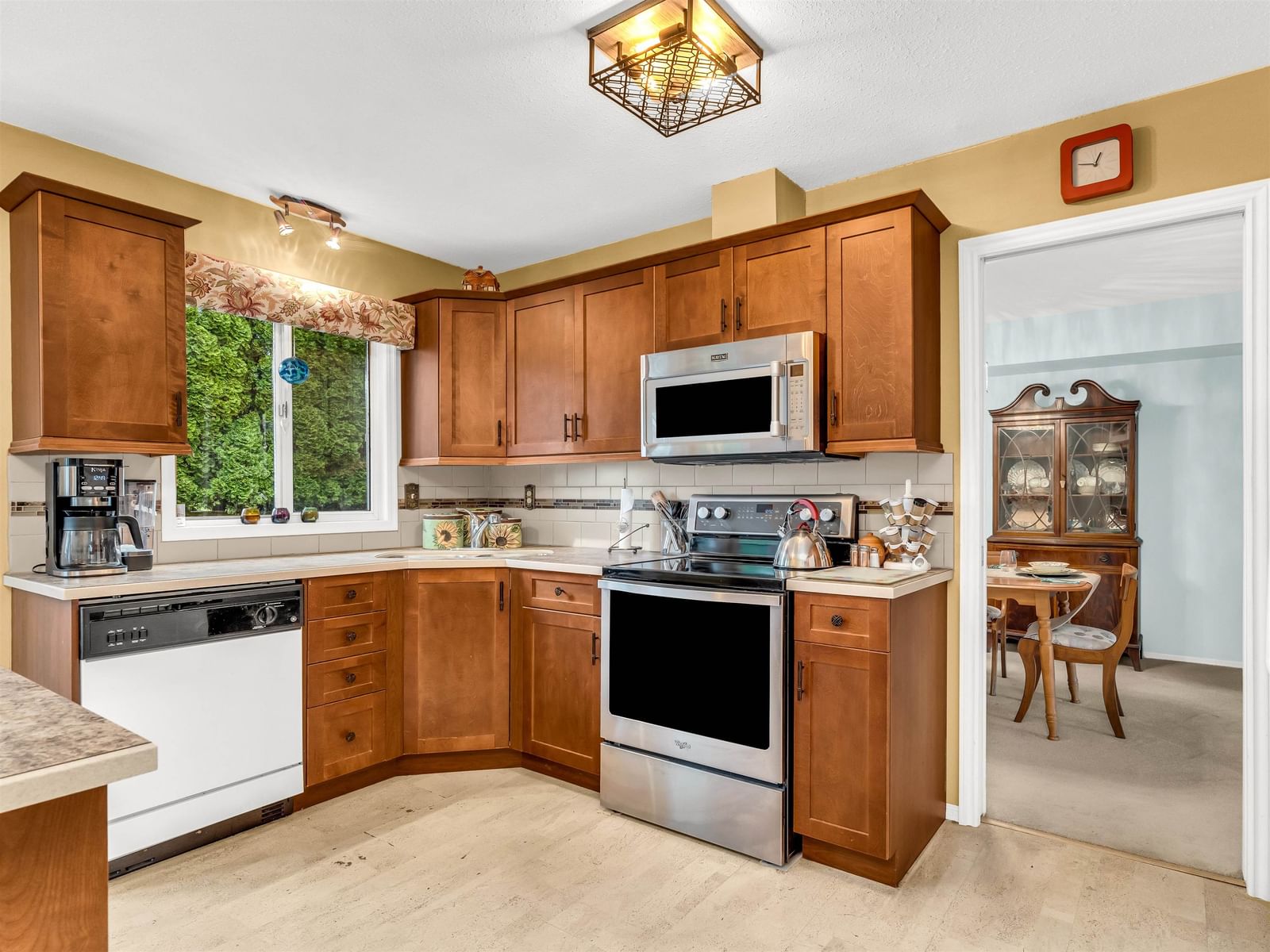 Listing Image 12