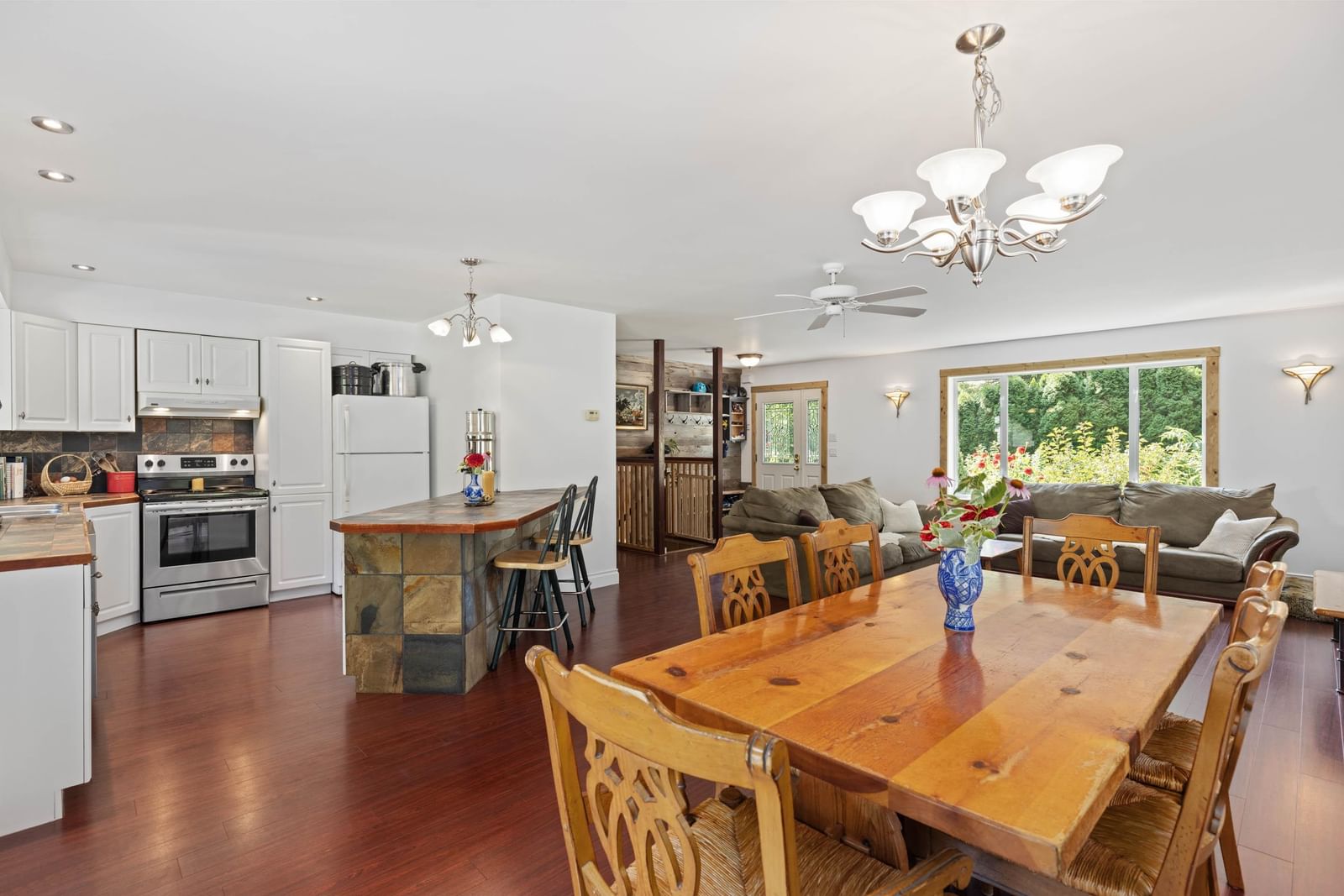 Listing Image 5