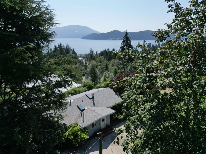 115 Wharf Road, Gibsons, British Columbia (MLS R2914084)