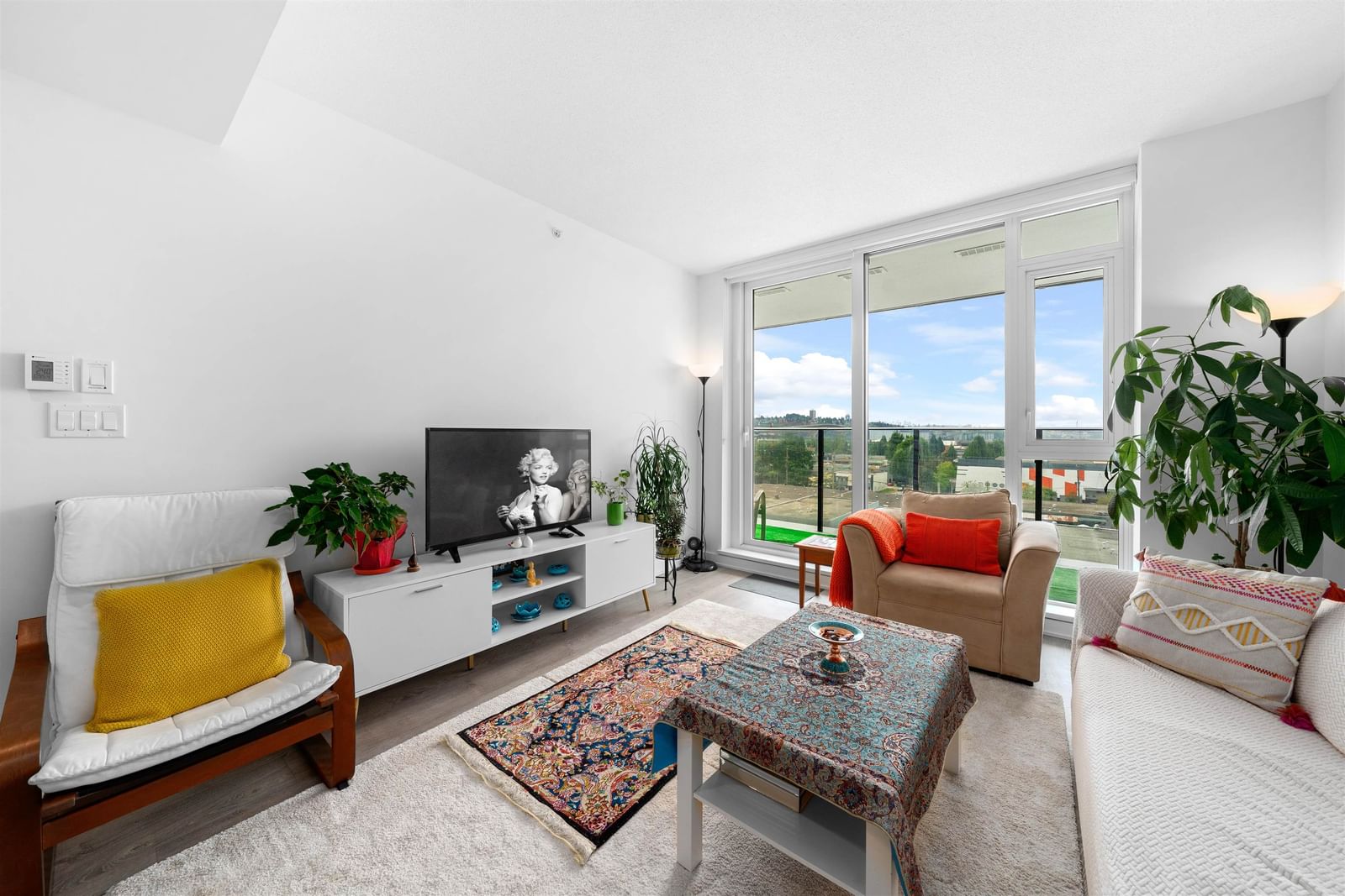 Listing Image 11