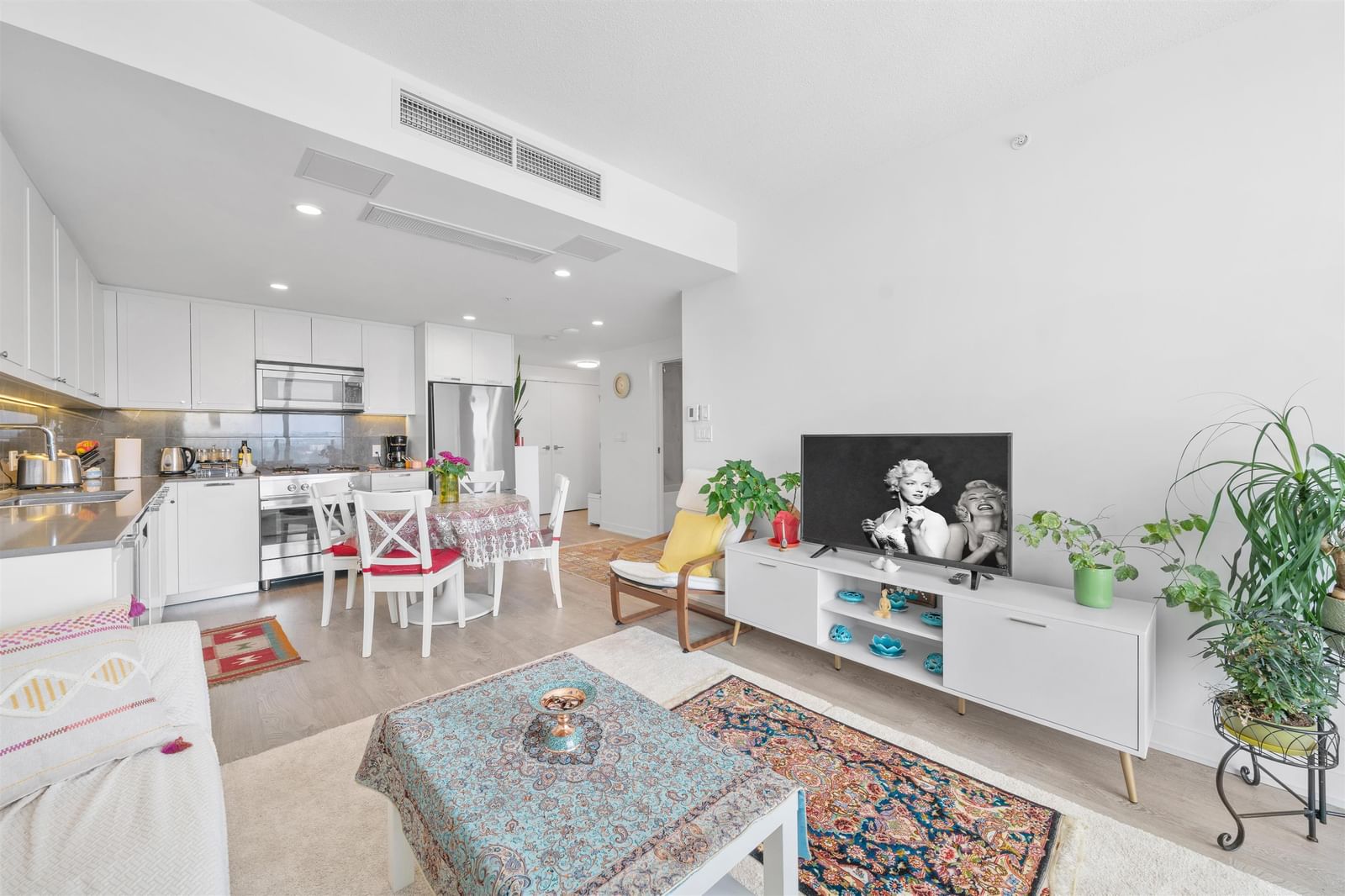 Listing Image 6