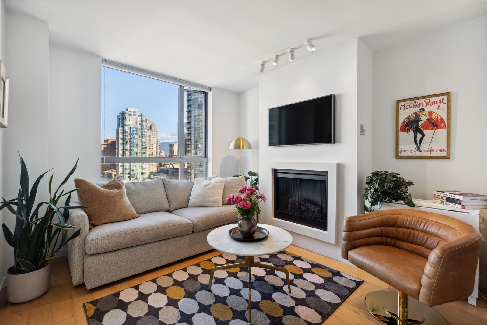 Listing Image 4