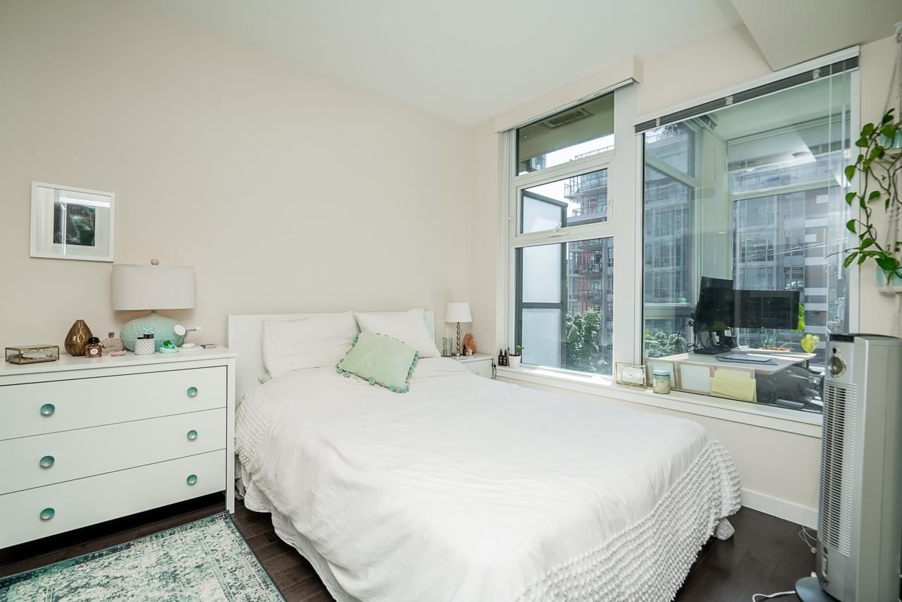 Listing Image 11
