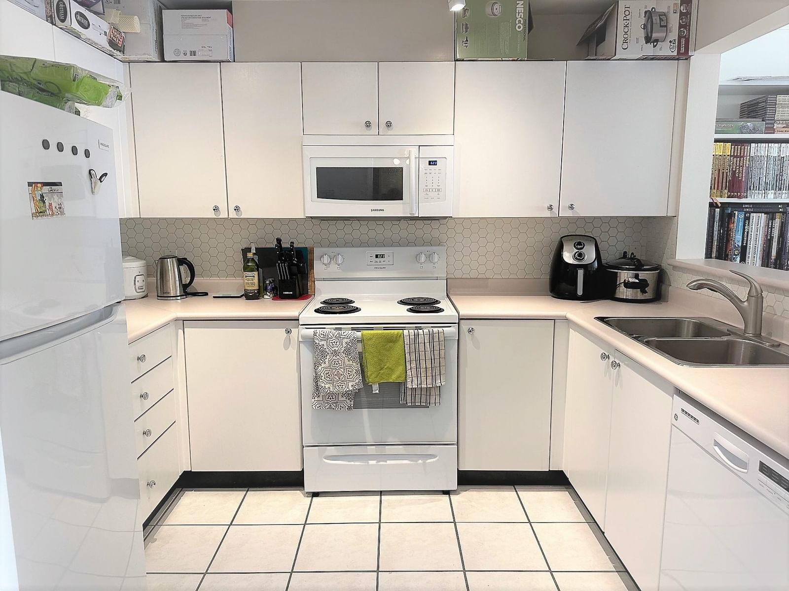 Listing Image 11