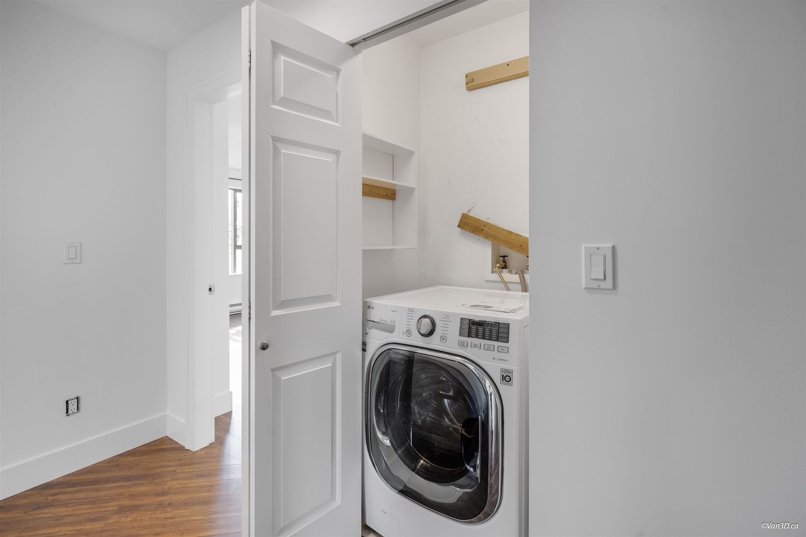 Listing Image 10
