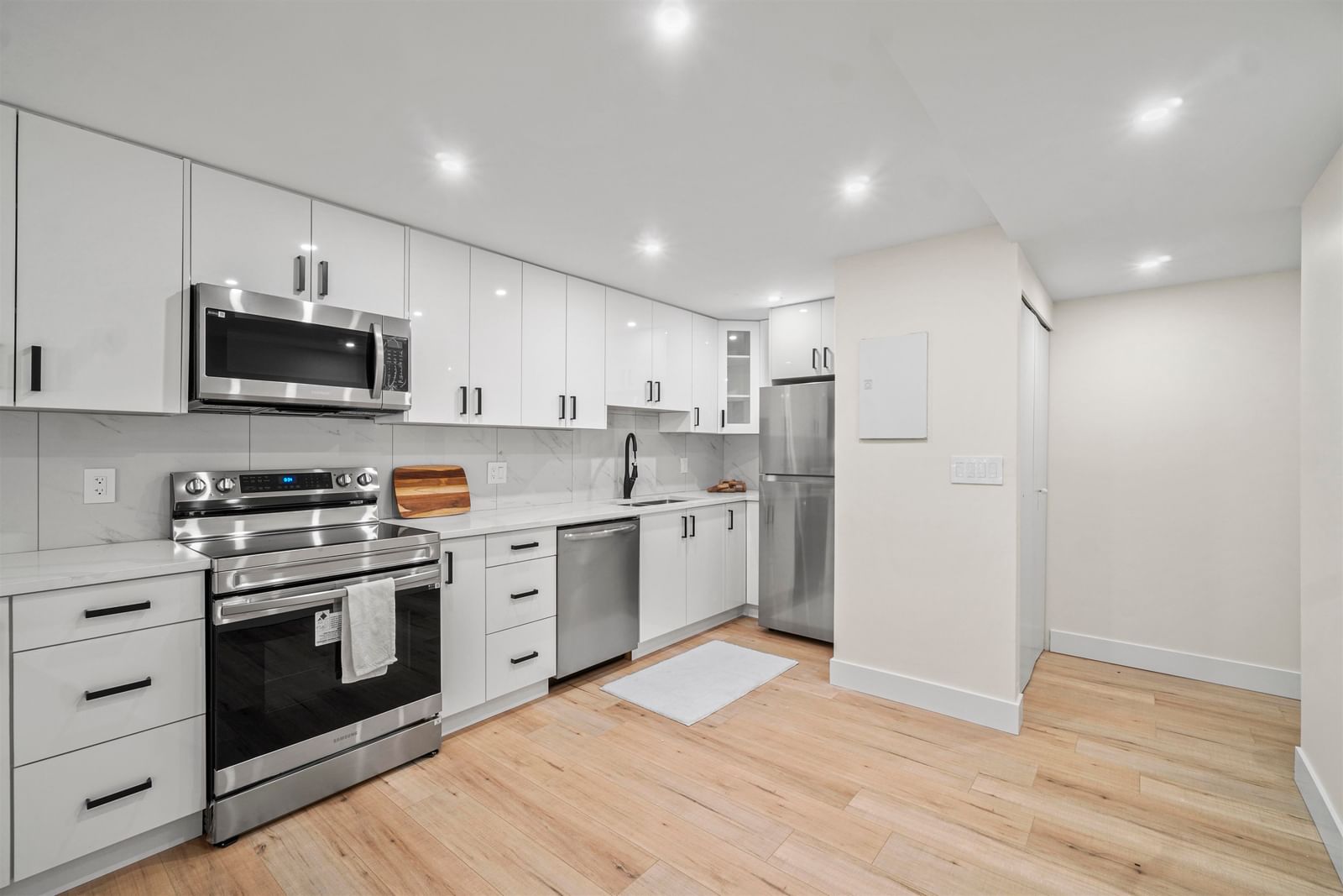 Listing Image 5