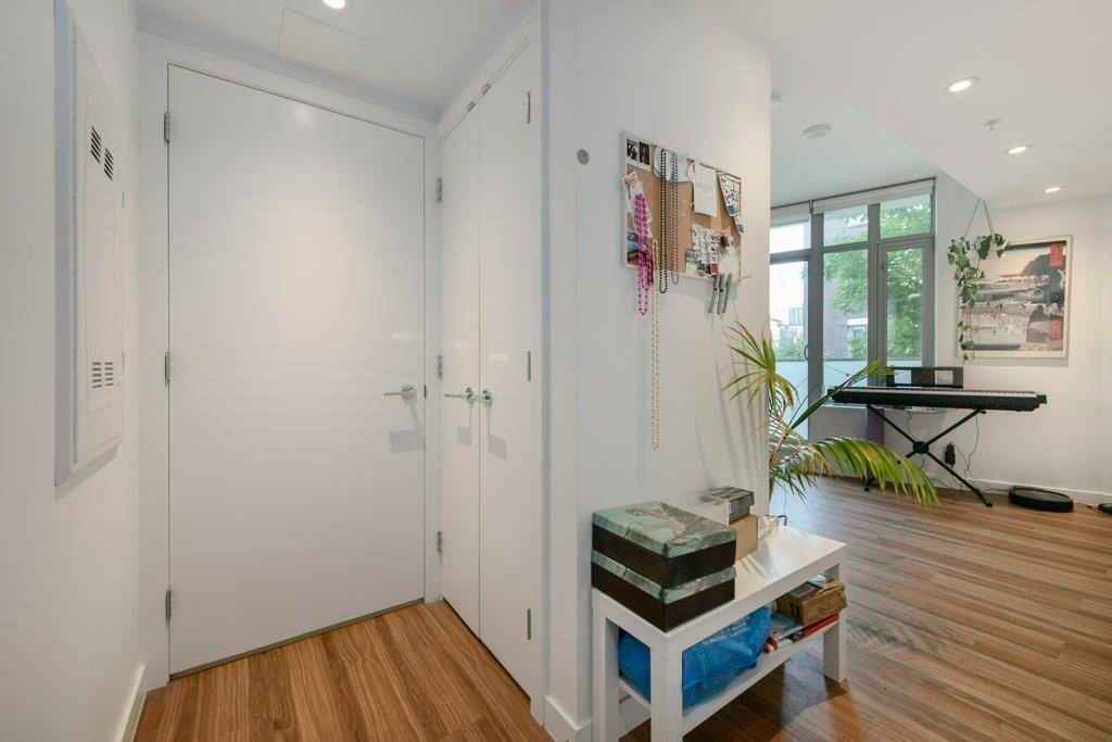 Listing Image 9