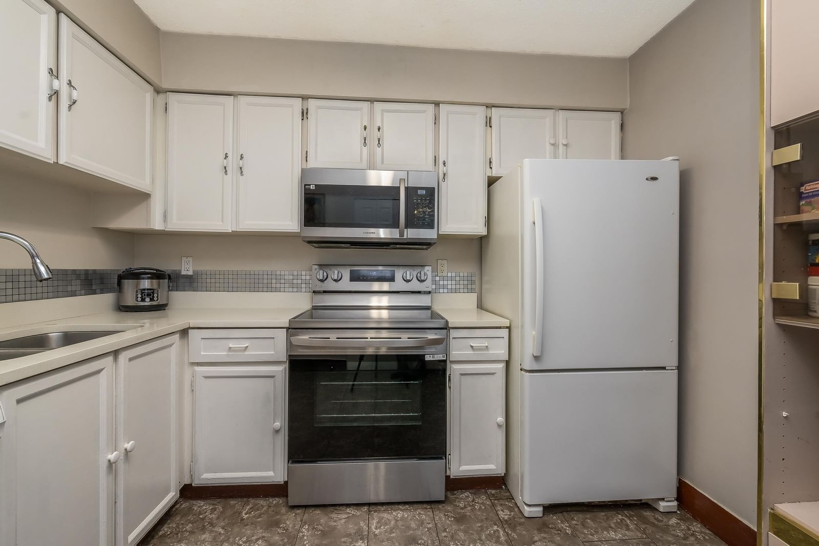 Listing Image 10