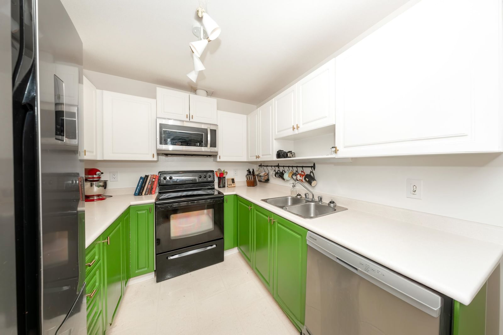 Listing Image 10