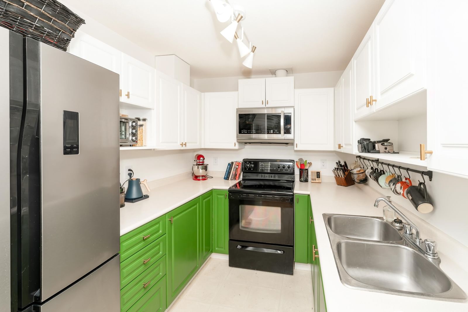Listing Image 11