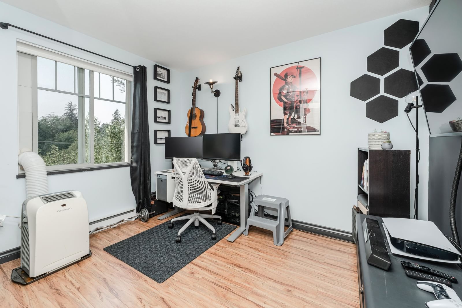 Listing Image 12