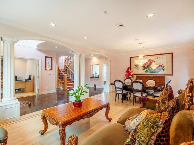 2288 Fraserview Drive