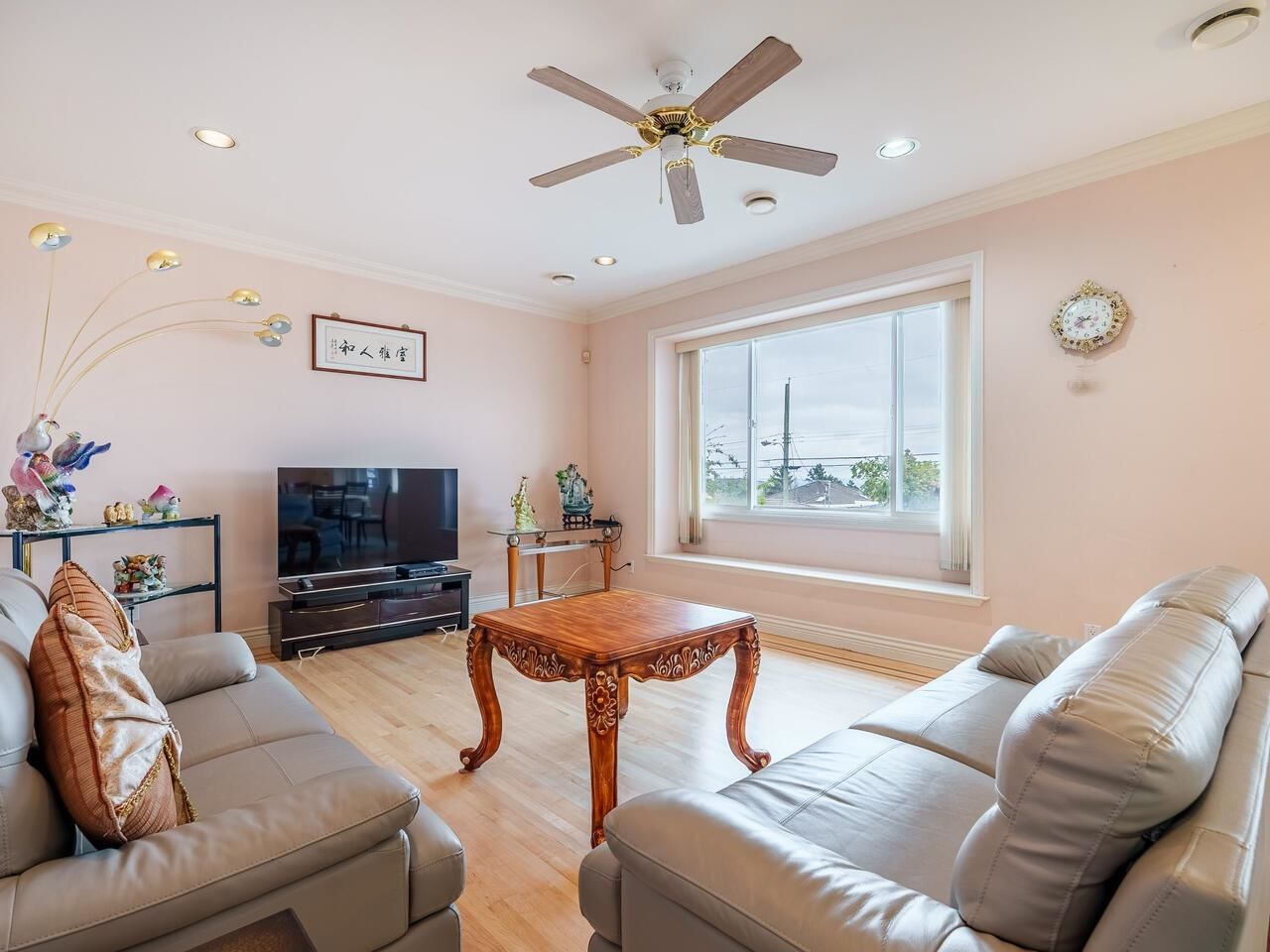 Listing Image 11