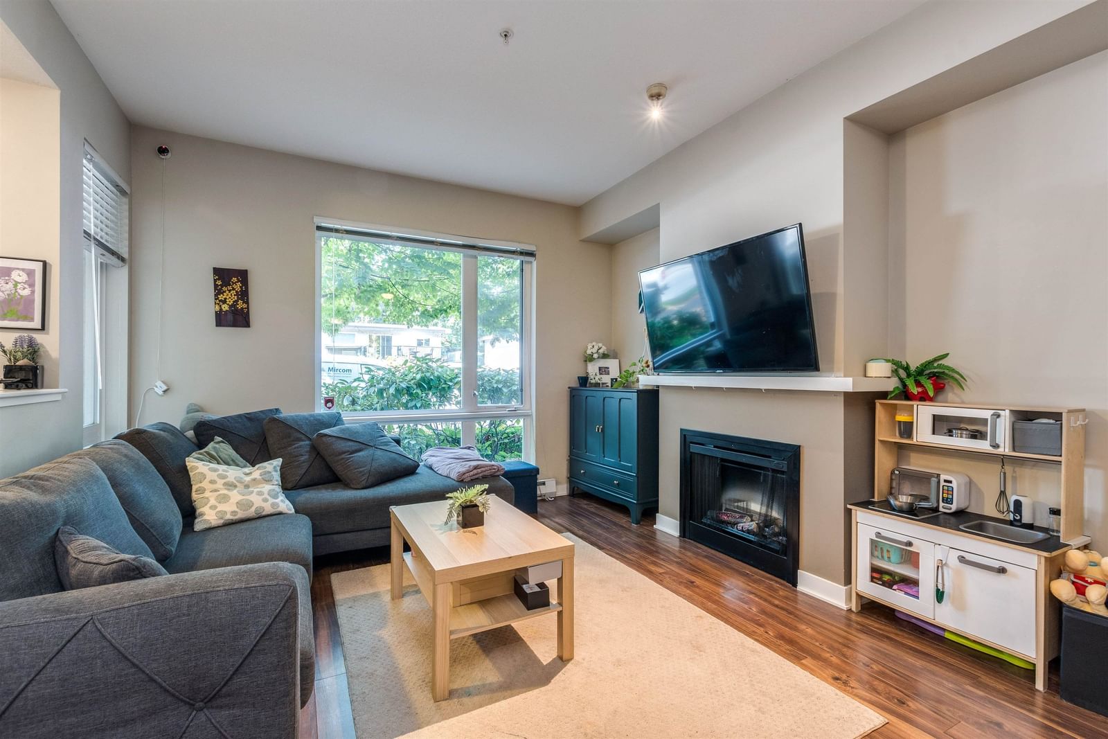 Listing Image 1