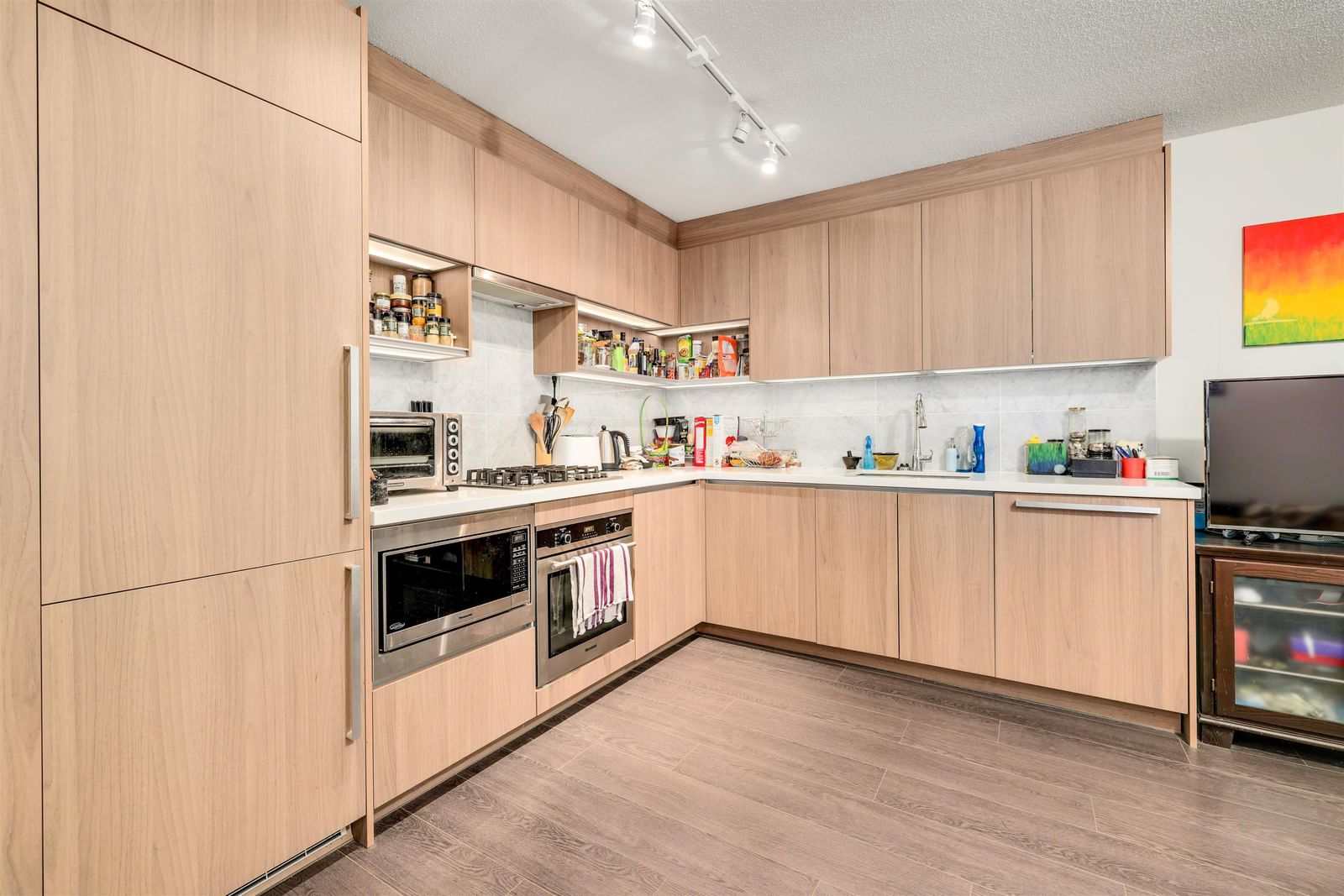 Listing Image 9