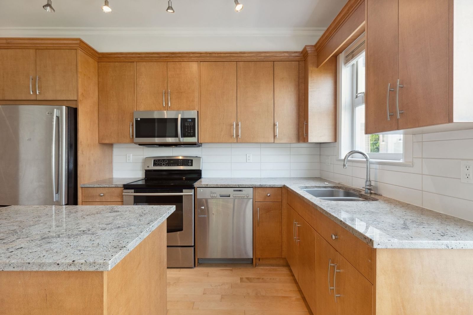 Listing Image 10