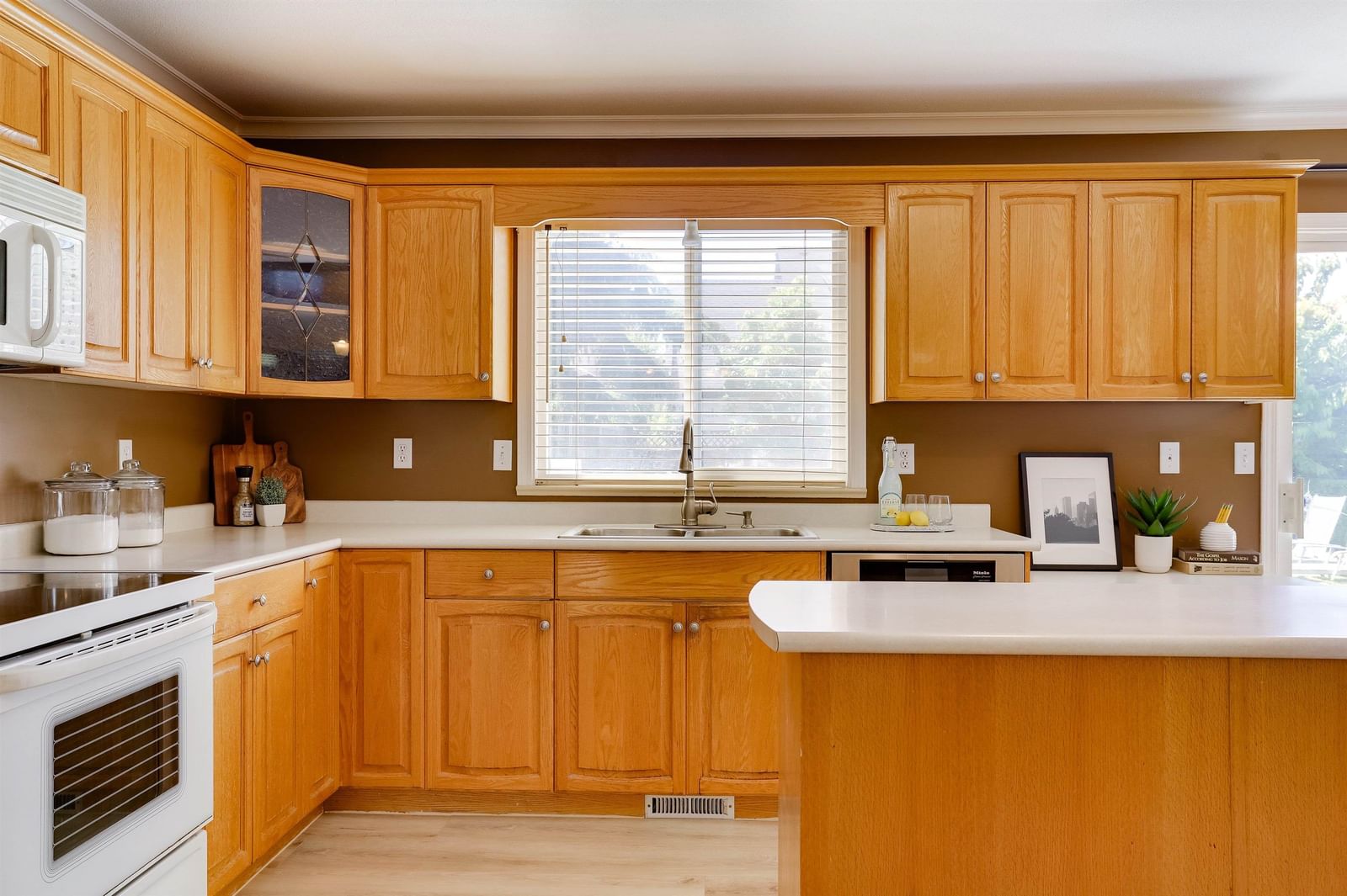 Listing Image 15