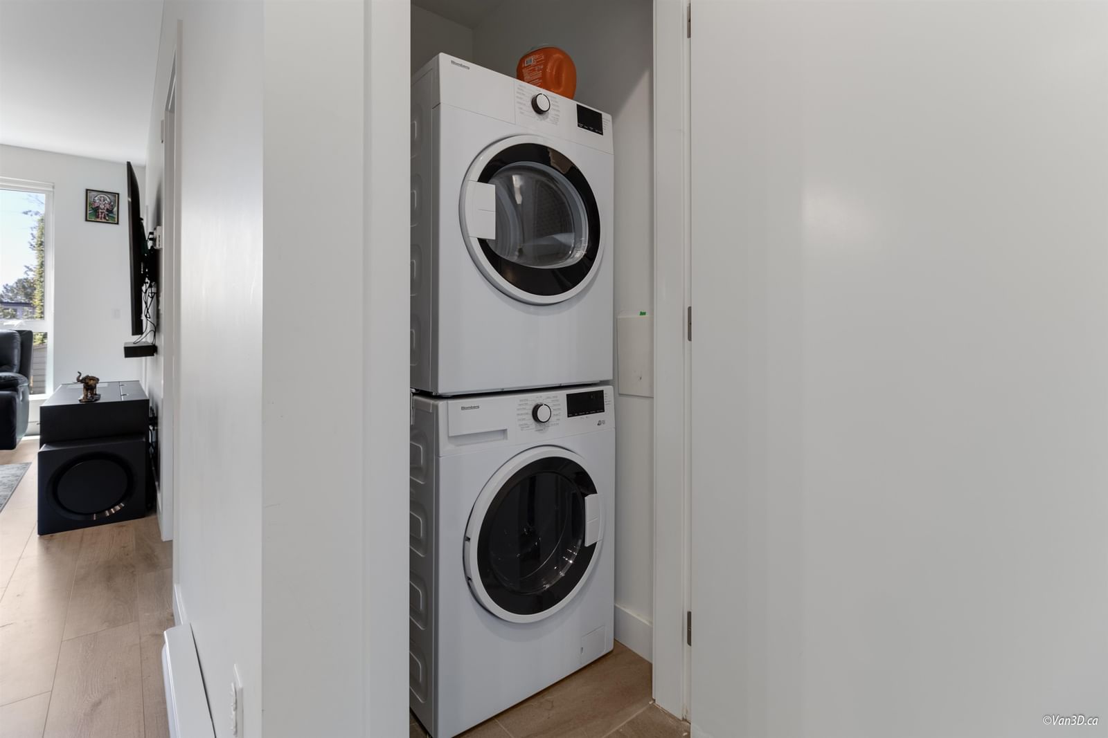 Listing Image 6