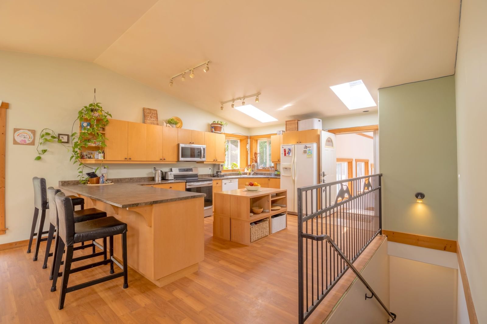 Listing Image 5