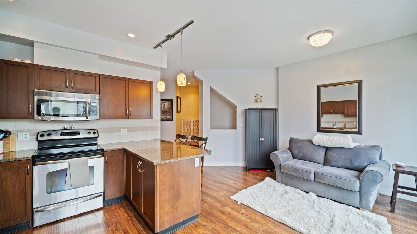 Listing Image 10