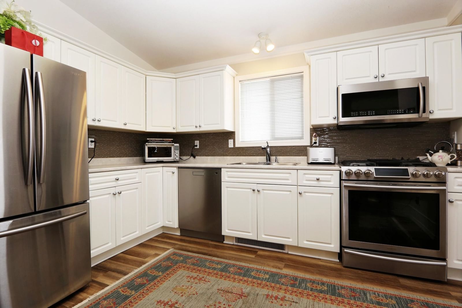 Listing Image 8