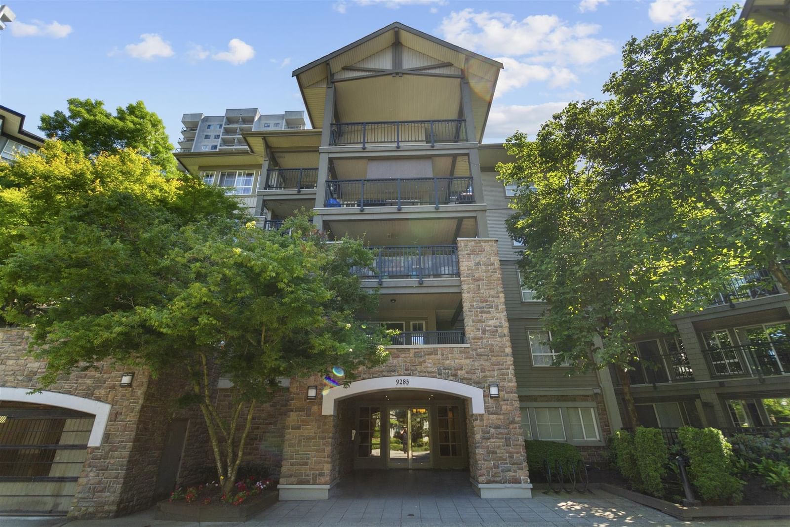 Listing Image 4