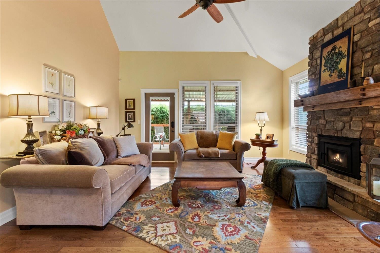 Listing Image 19
