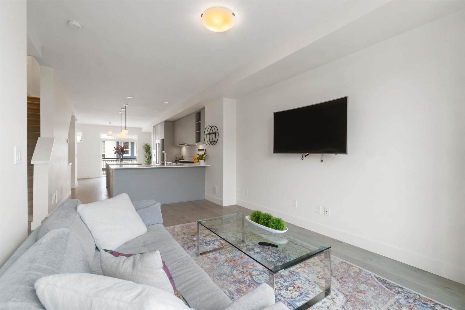 Listing Image 4