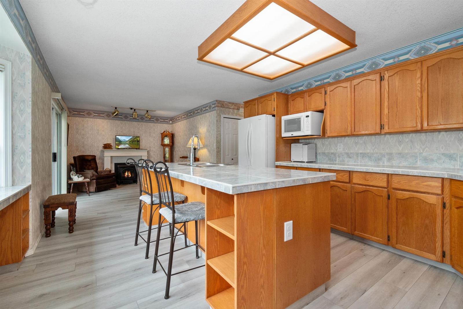 Listing Image 12