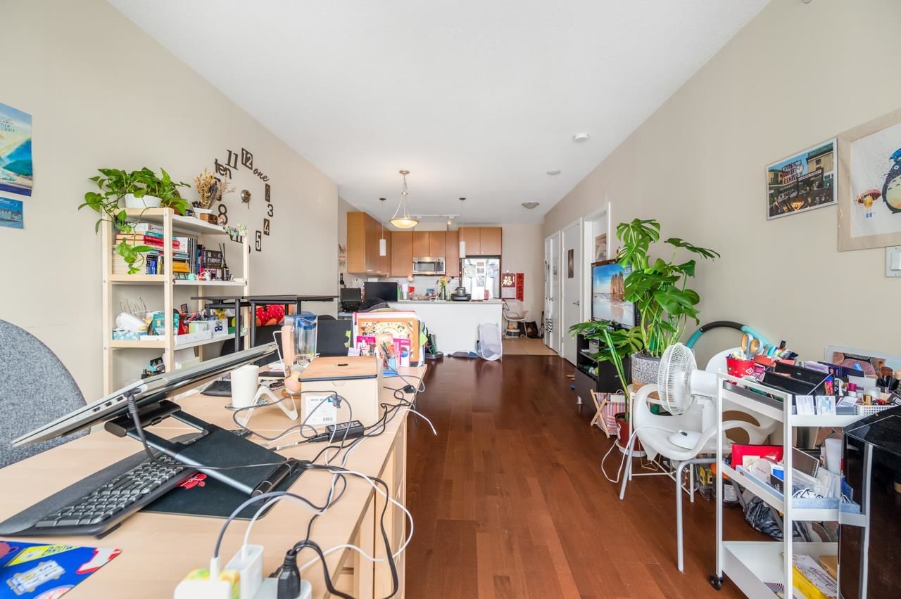 Listing Image 8