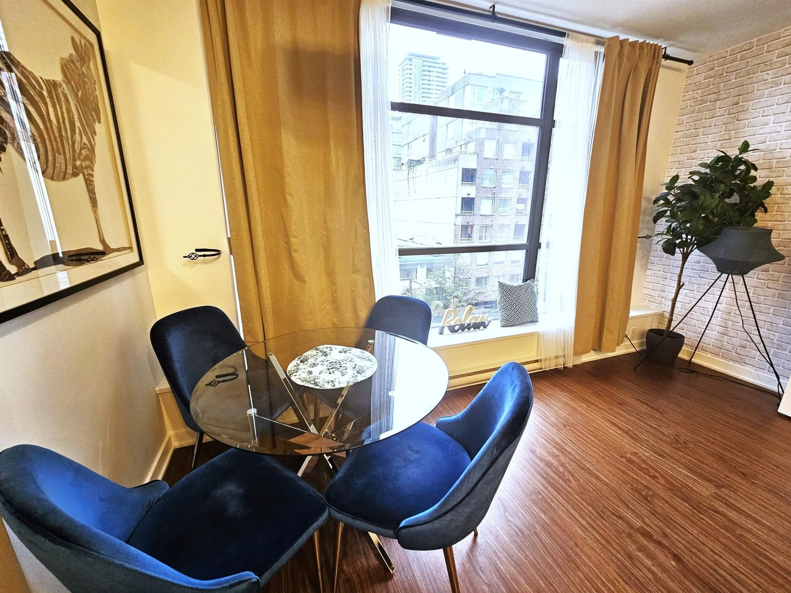 Listing Image 4