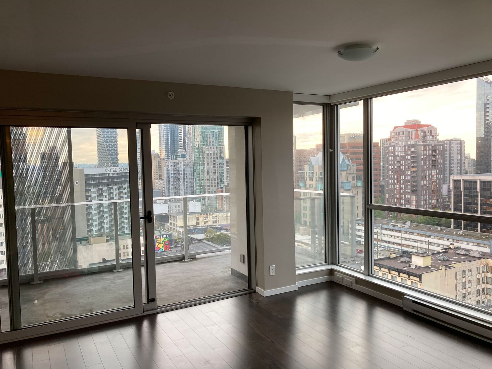 Listing Image 8
