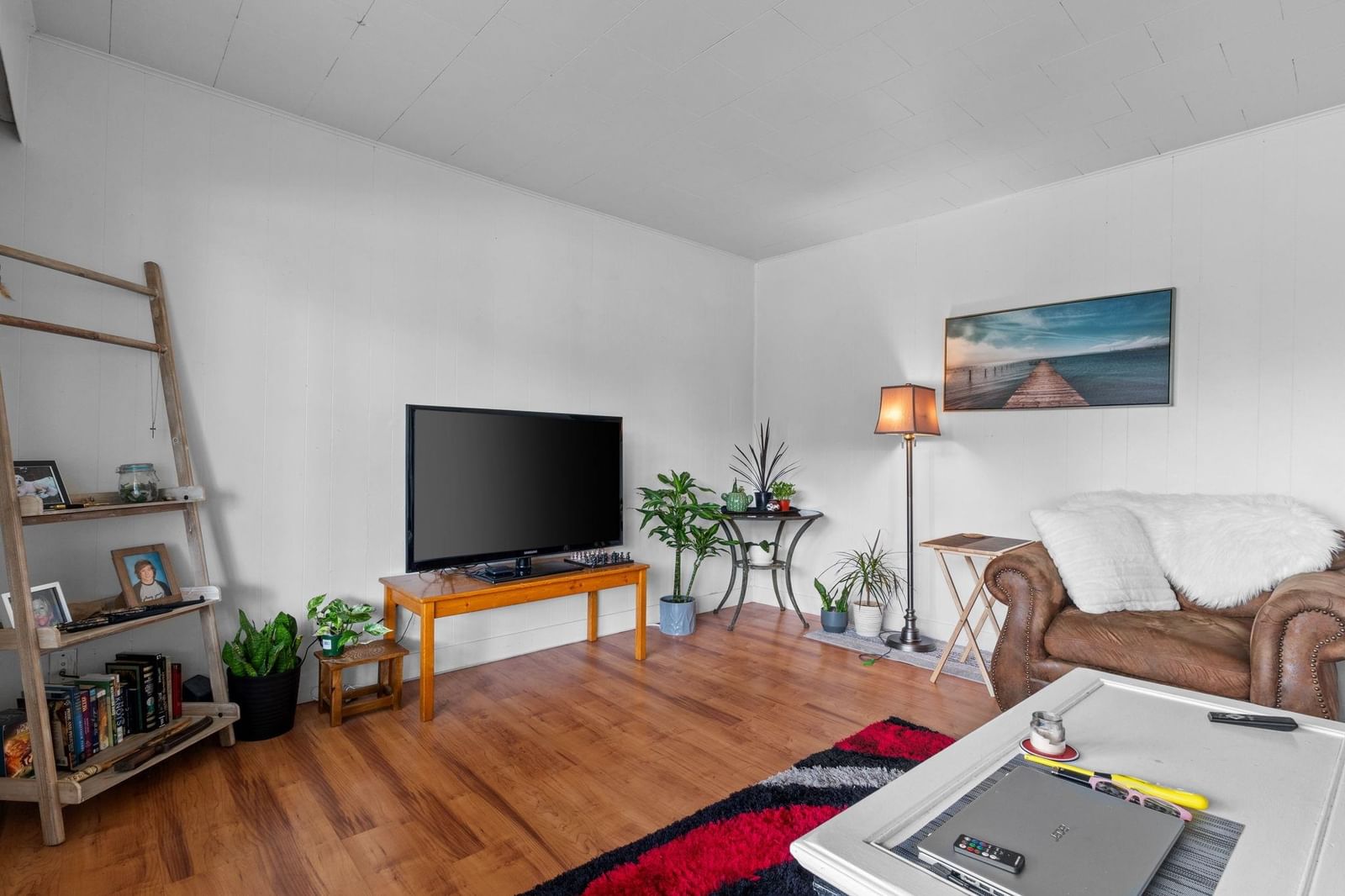 Listing Image 6