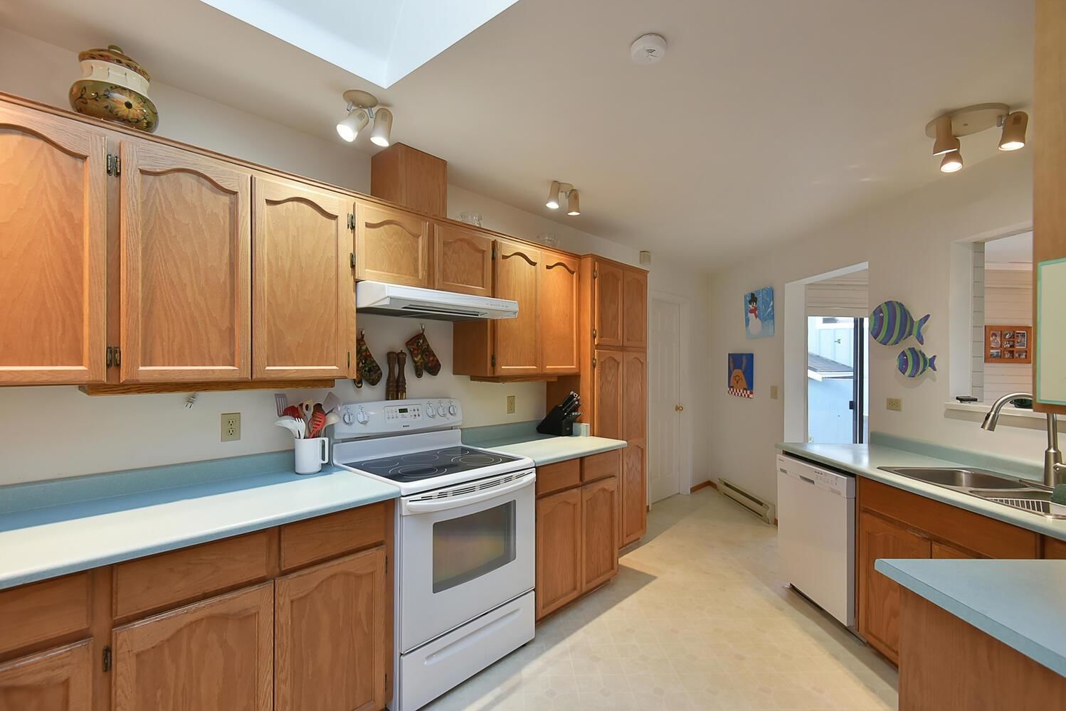 Listing Image 5