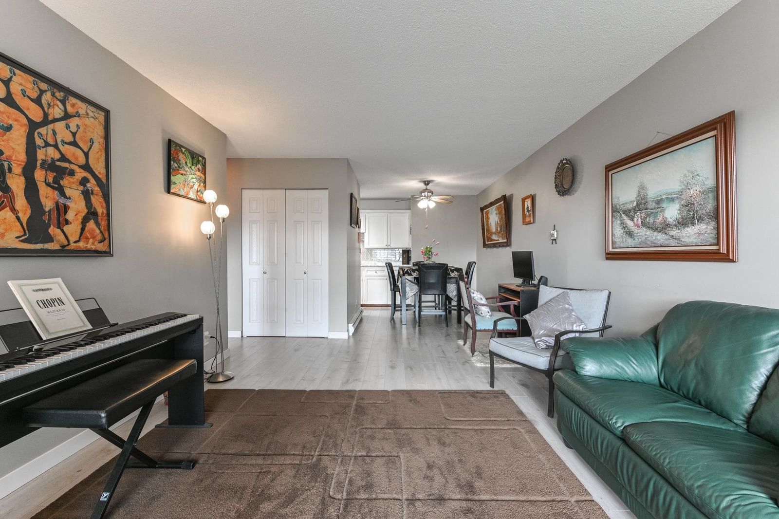 Listing Image 6