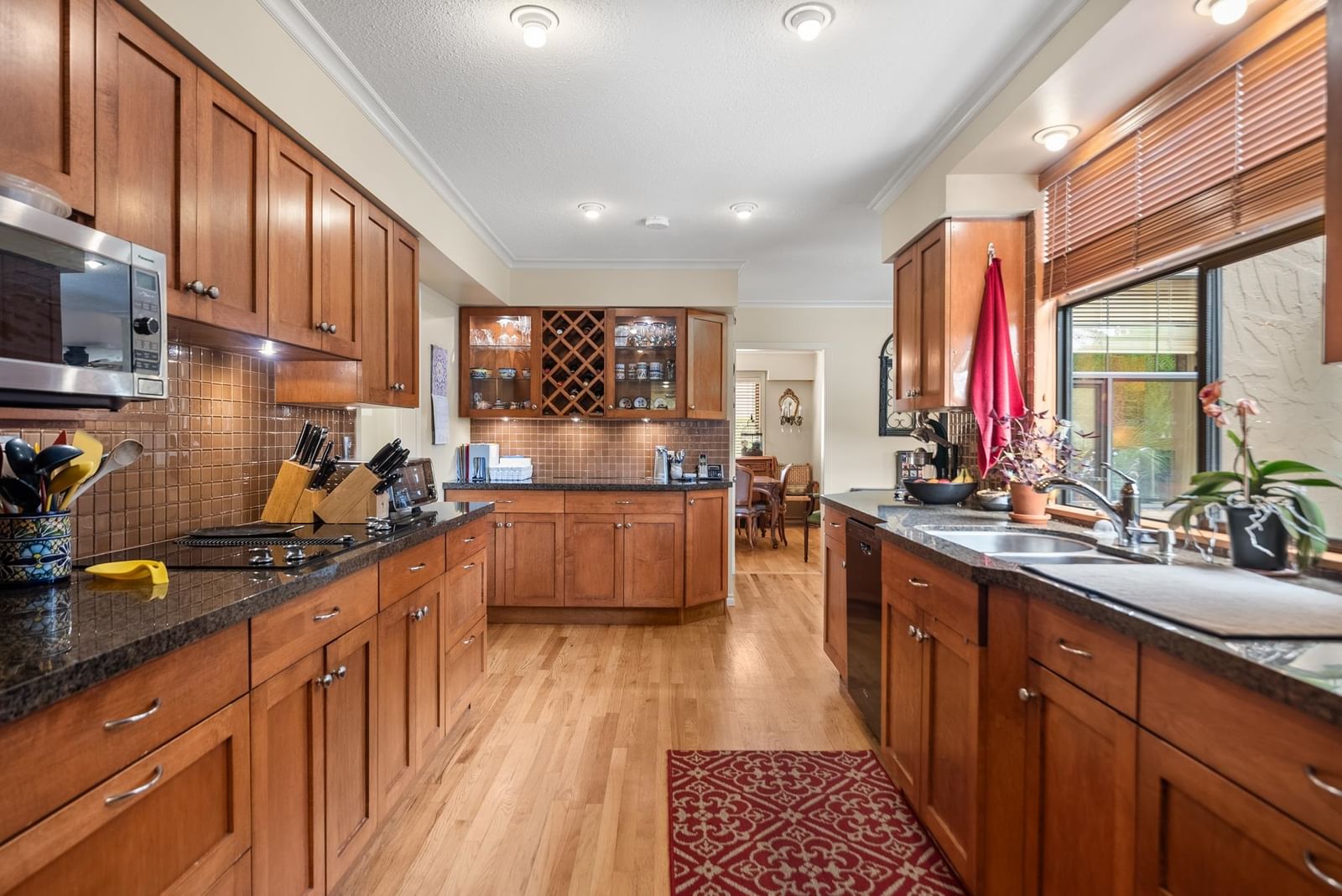 Listing Image 19