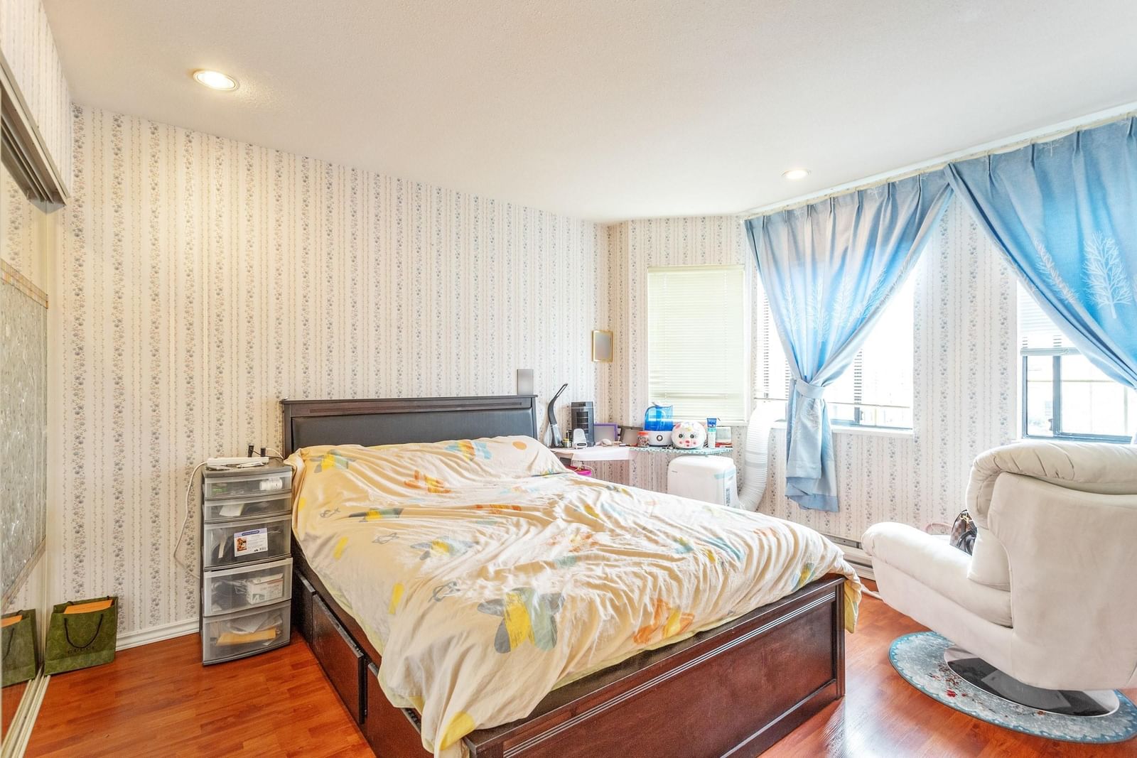 Listing Image 10