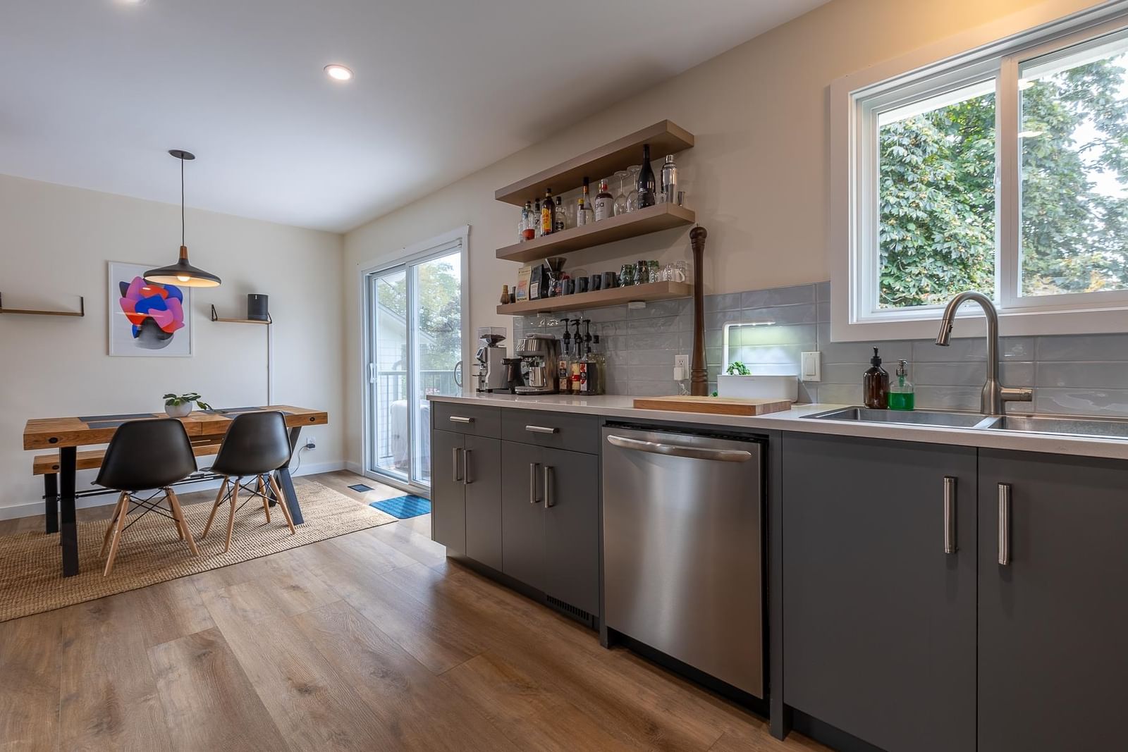 Listing Image 10